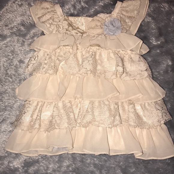 Lace dress - Picture 2 of 2